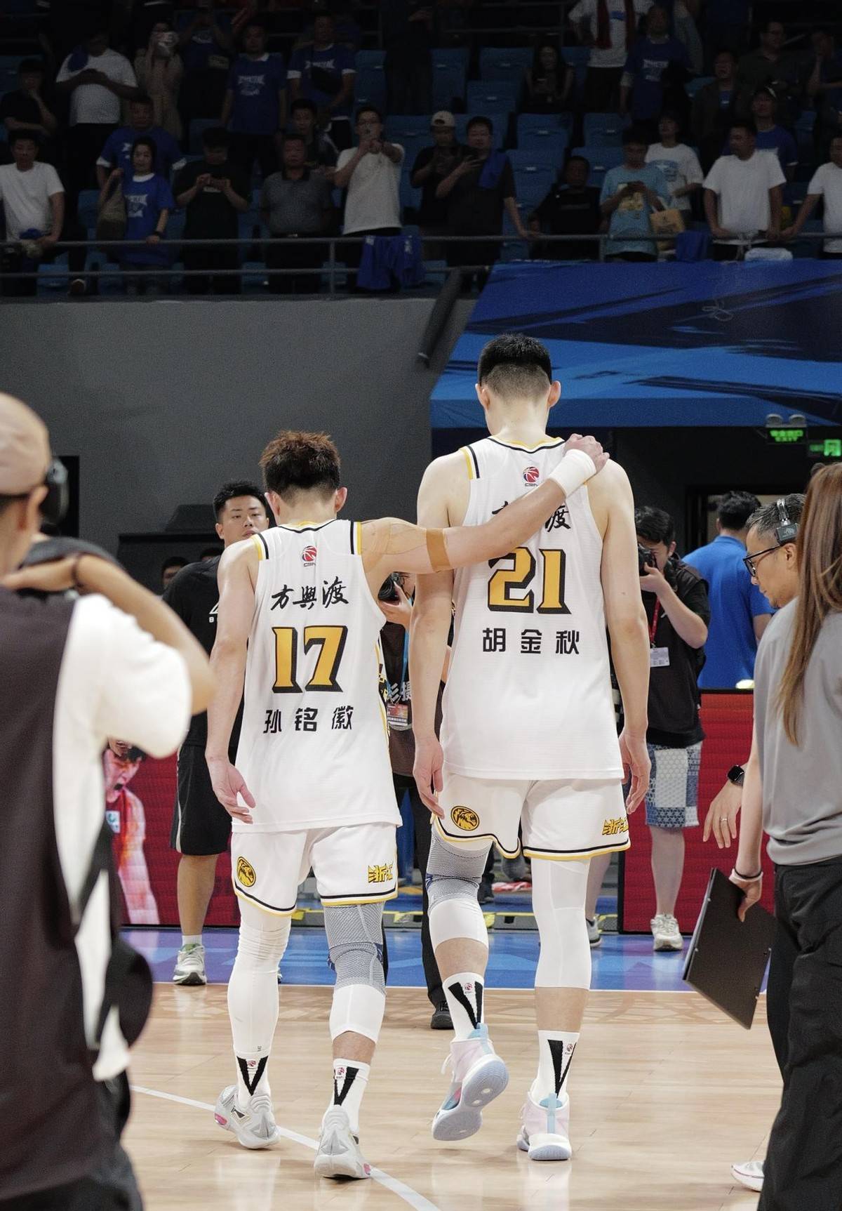 新疆队翻盘四川队，孙铭徽惊艳四座