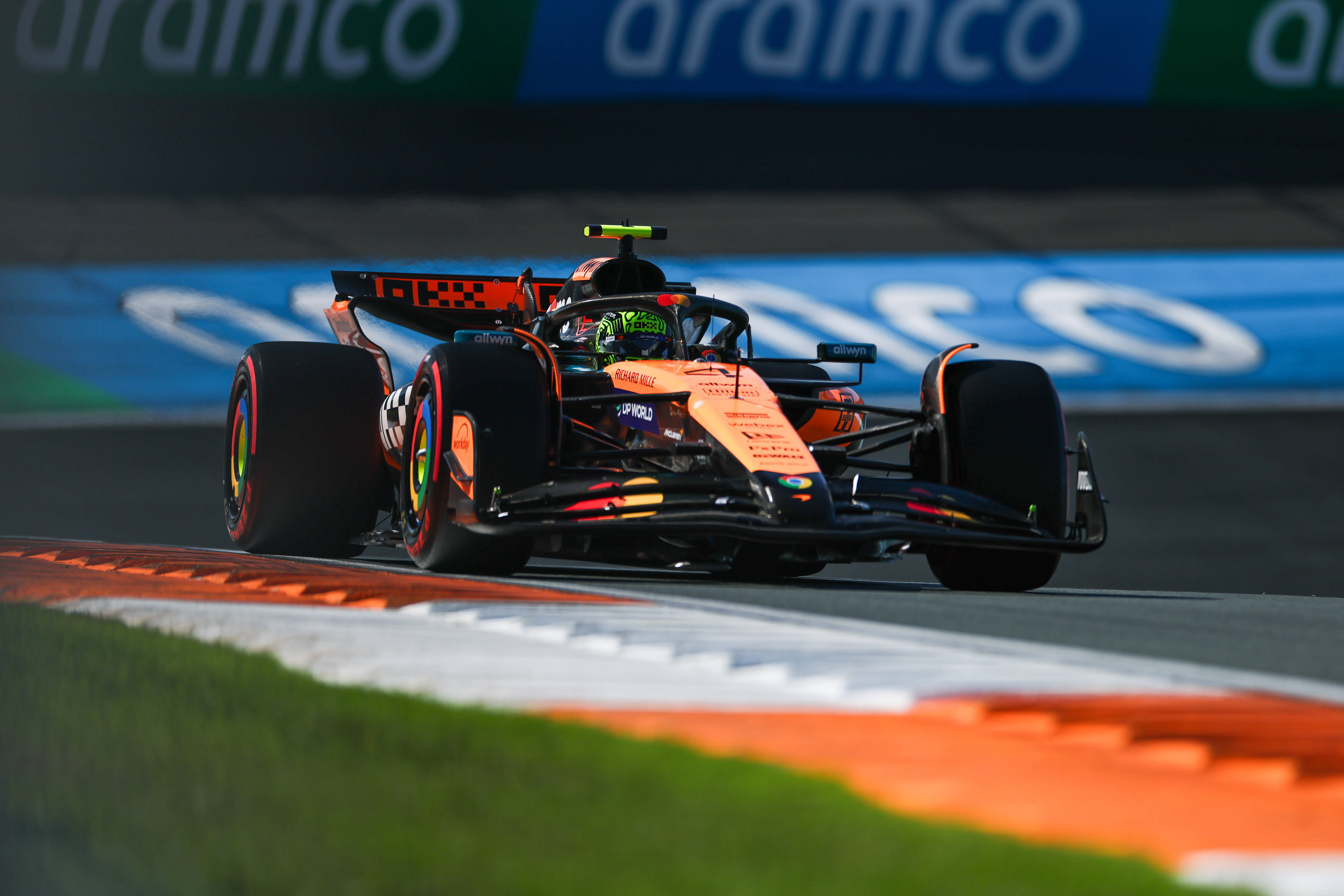 红牛二队碾压雷诺车队，皮亚斯特里扛起全队