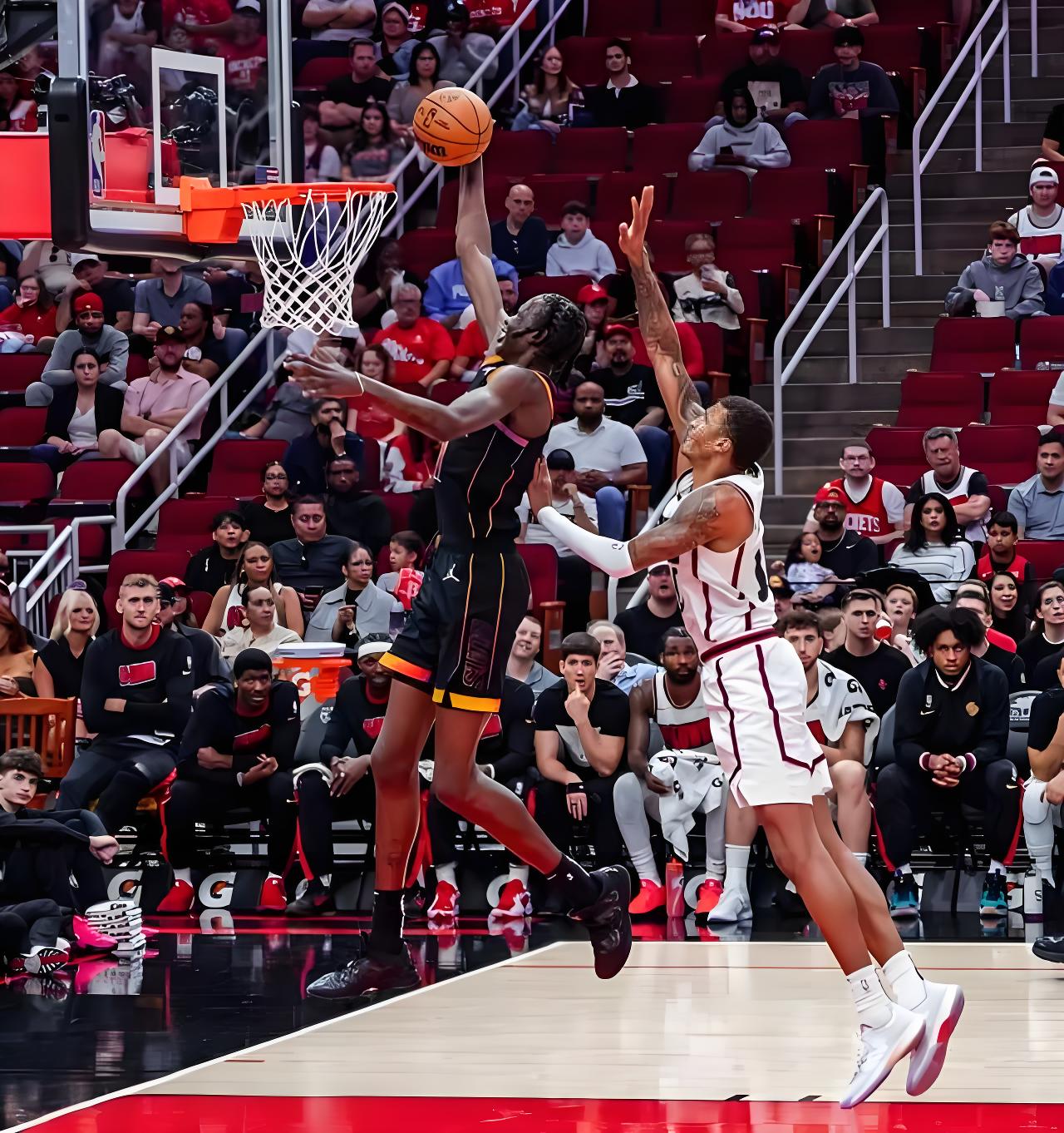 火箭碾压灰熊,詹姆斯带队取胜 火箭碾压灰熊,詹姆斯带队取胜