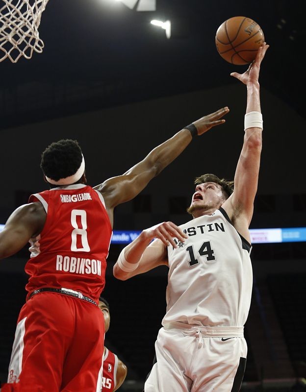 马刺力克快船，周琦点燃赛场