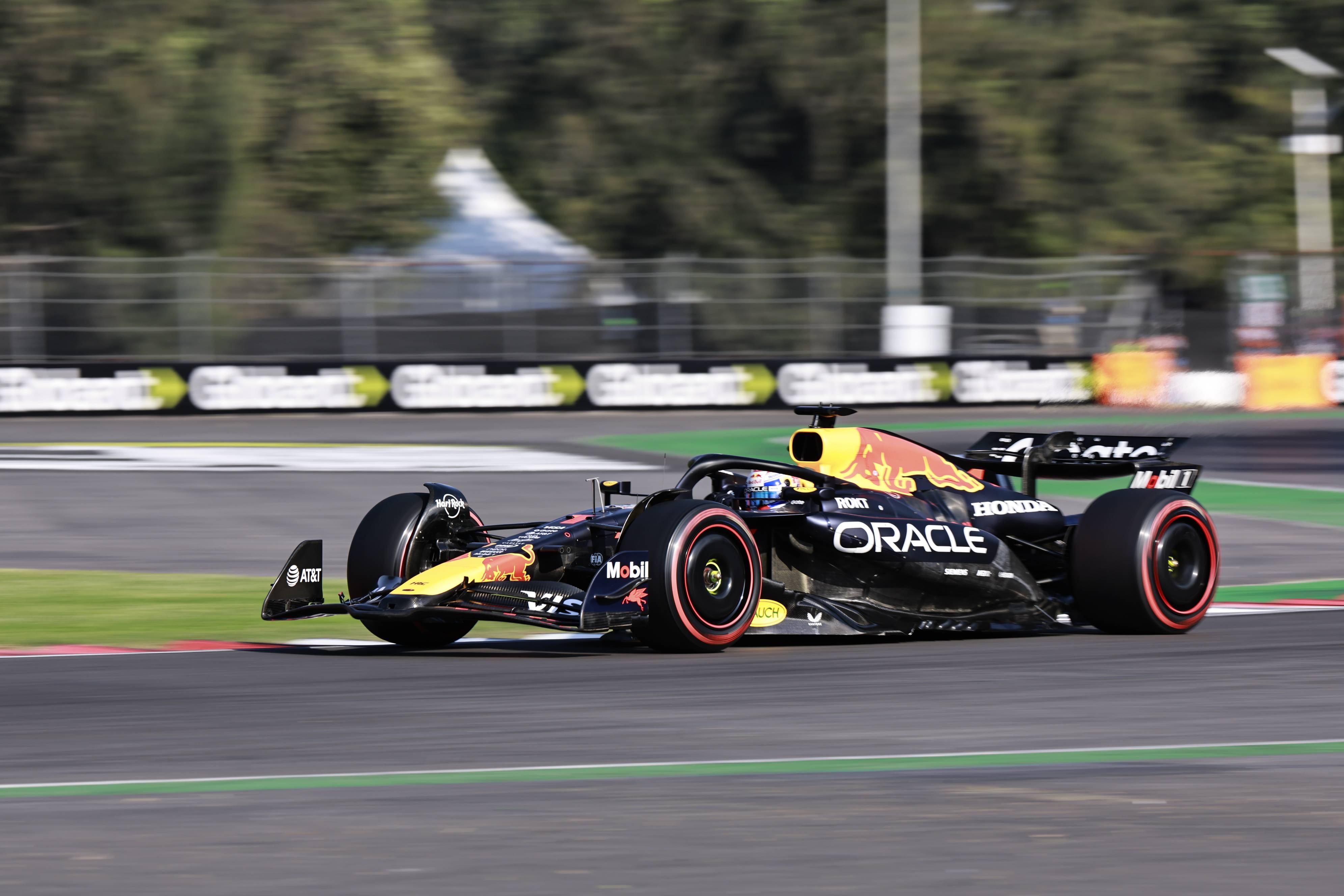 红牛车队翻盘红牛二队，塞恩斯关键制胜