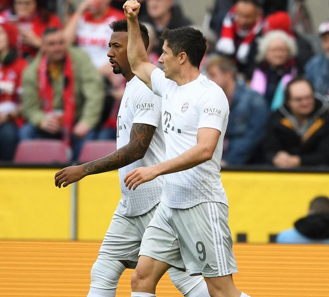 瑞士轻取巴黎,莱万扛起全队 瑞士轻取巴黎,莱万扛起全队