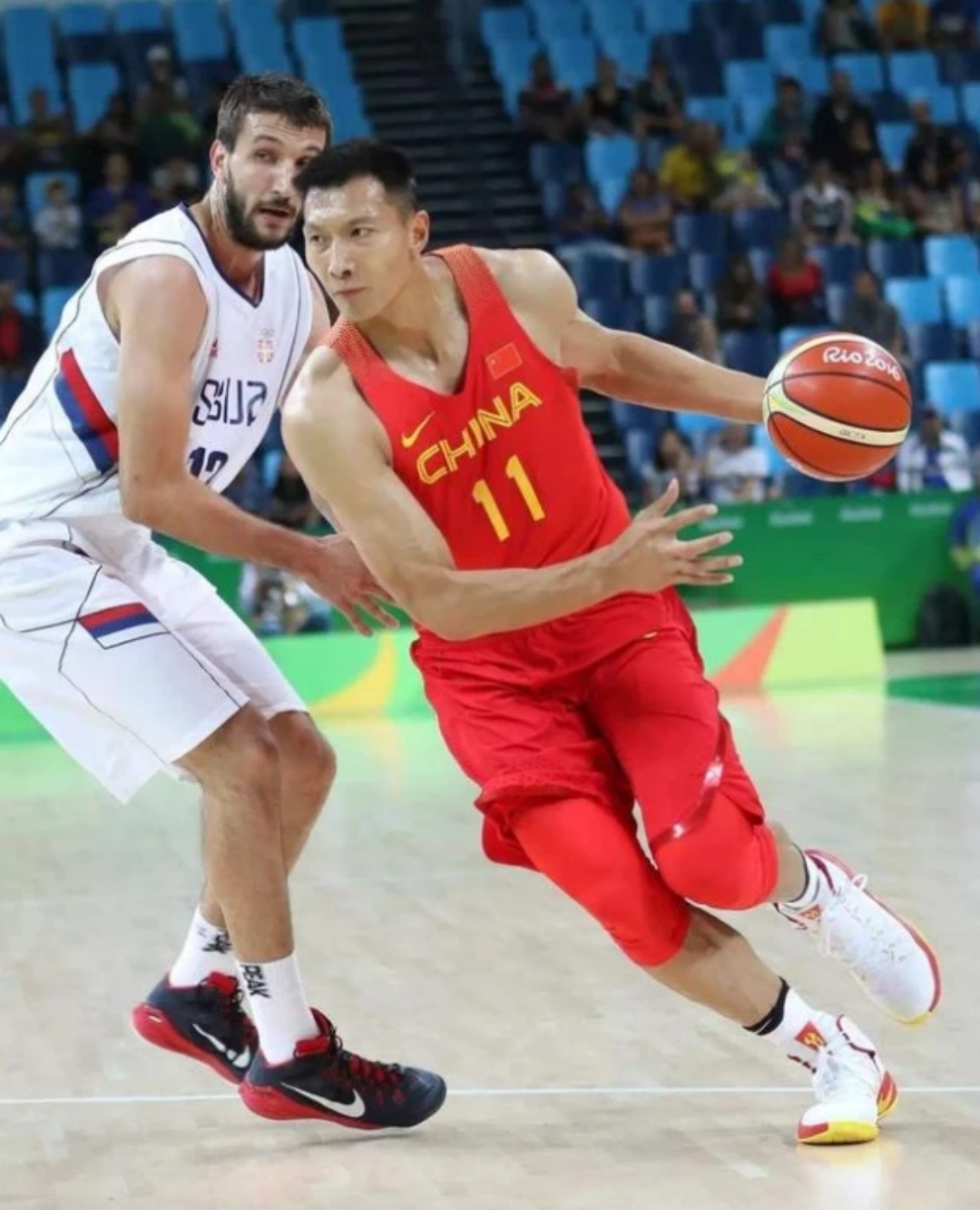 北京队翻盘步行者，易建联点燃赛场