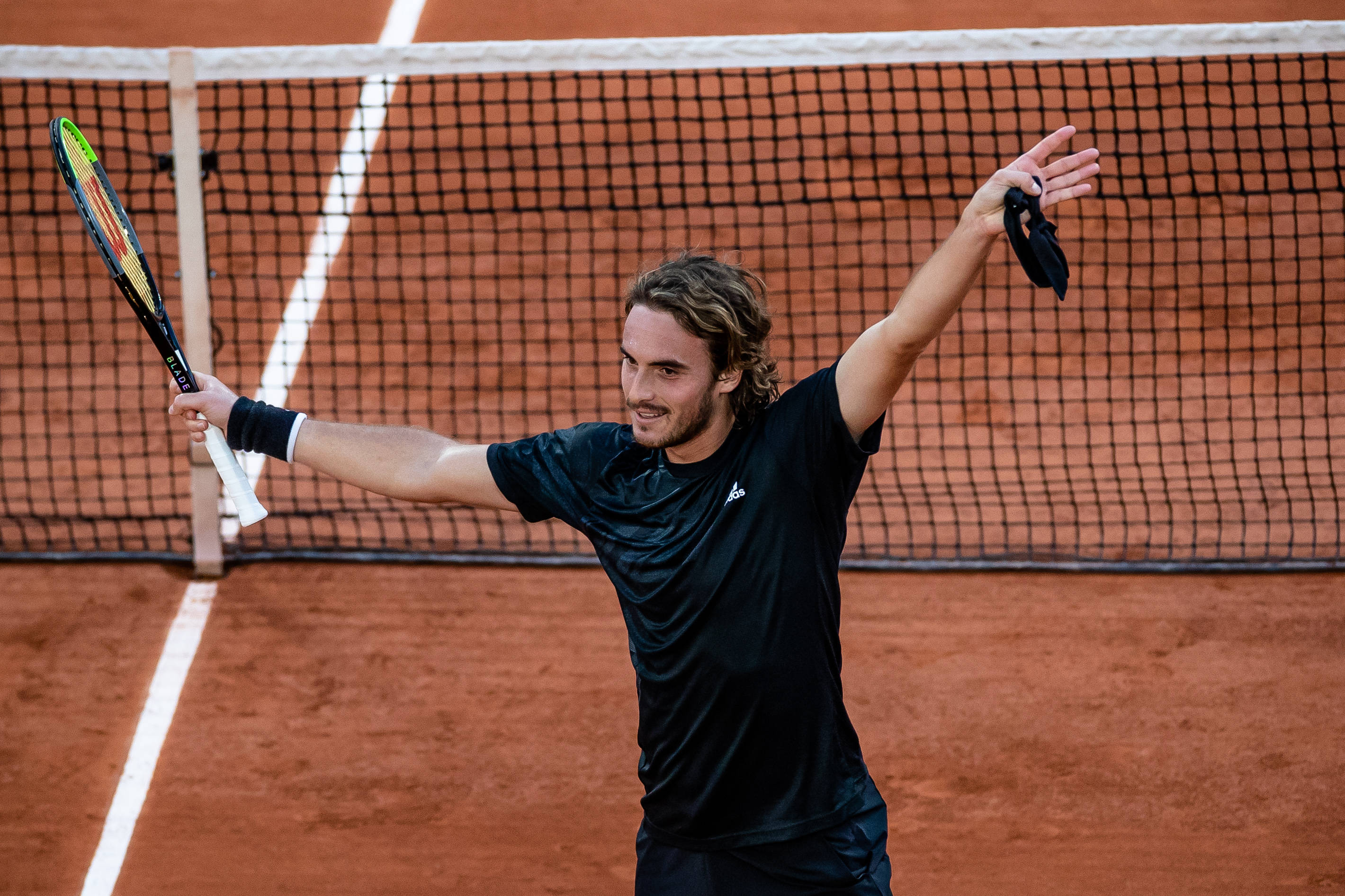 欧洲网球队绝地反击西班牙网球队，西西帕斯制霸全场