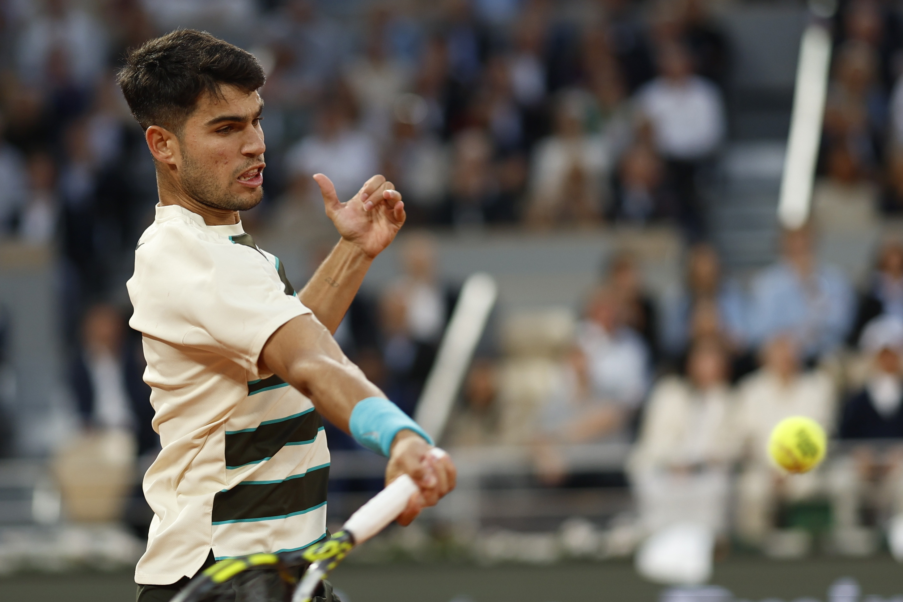 日本网球队碾压英国网球队，阿尔卡拉斯完成帽子戏法