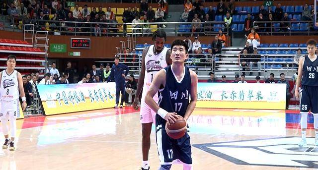 凯尔特人鏖战山东队，孙铭徽统治全场