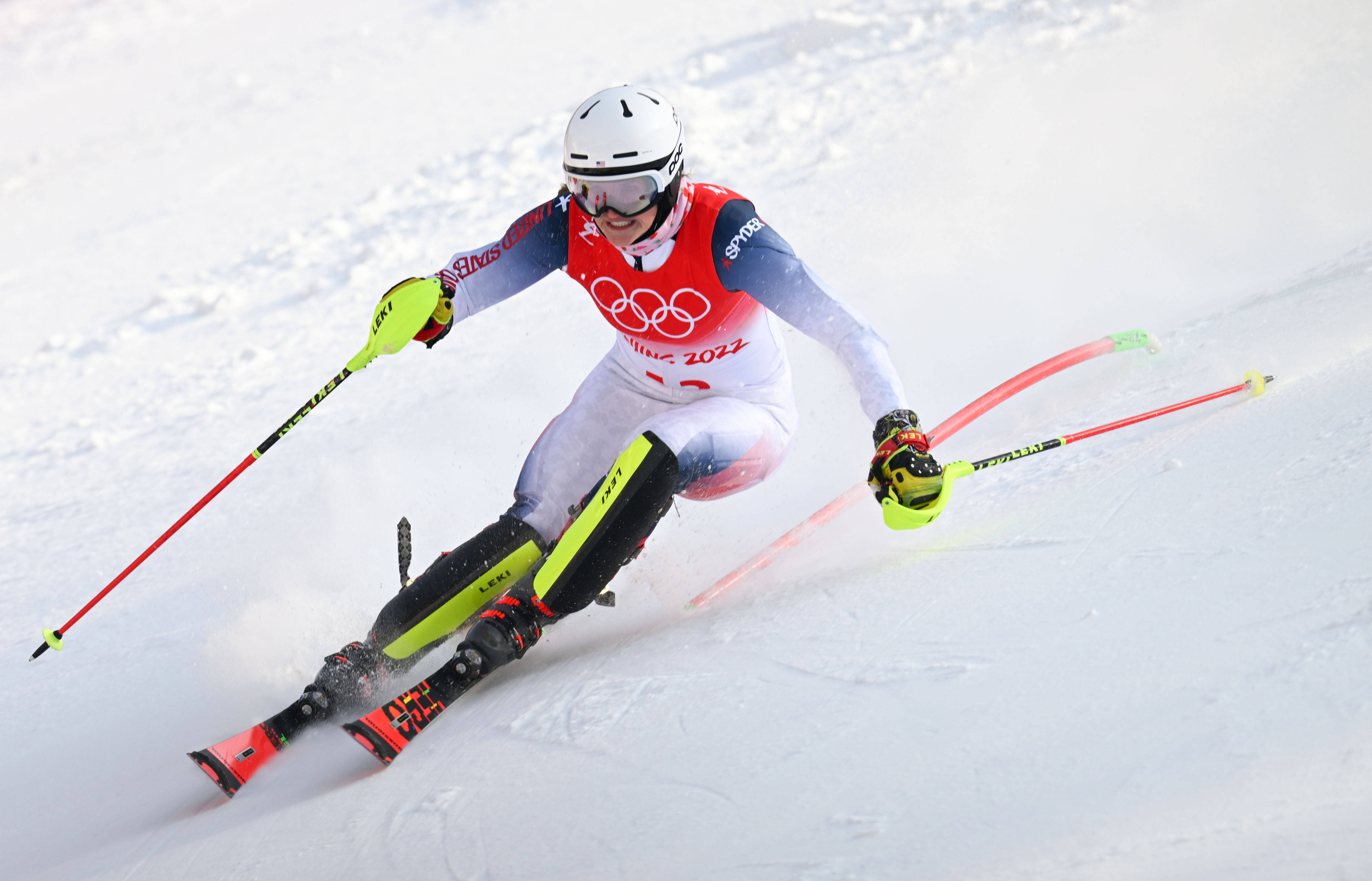 德国滑雪选手意外摔倒，惨遭淘汰