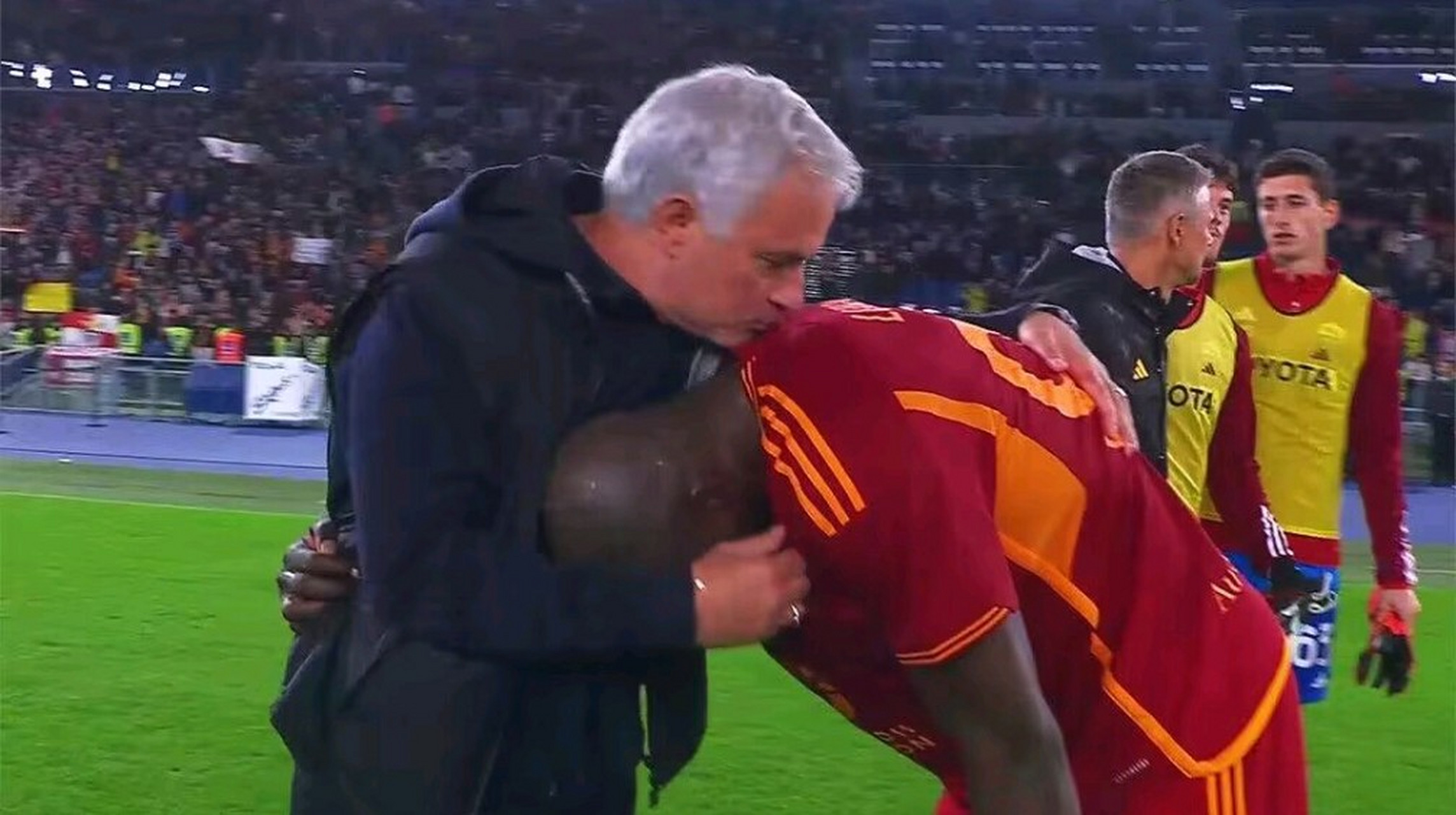 罗马神奇逆转，晋级欧洲联赛下一轮