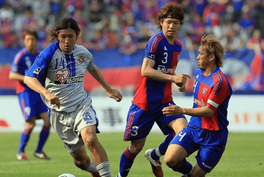 通向胜利！东京队和广州队比赛